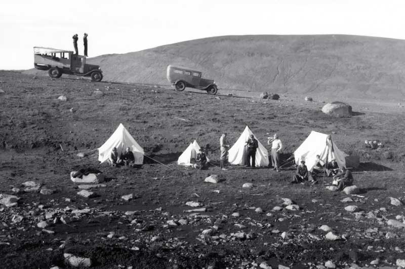 Tjaldb��ir  Rey�fir�inga og H�ra�smanna vi� Br�arj�kul �ri� 1938